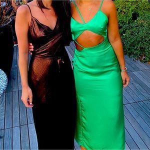 [WORN ONCE] Jewel tone green midi dress from Zara. Size XS